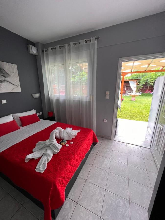 Niriides Rooms Nea Kallikrateia Exterior foto
