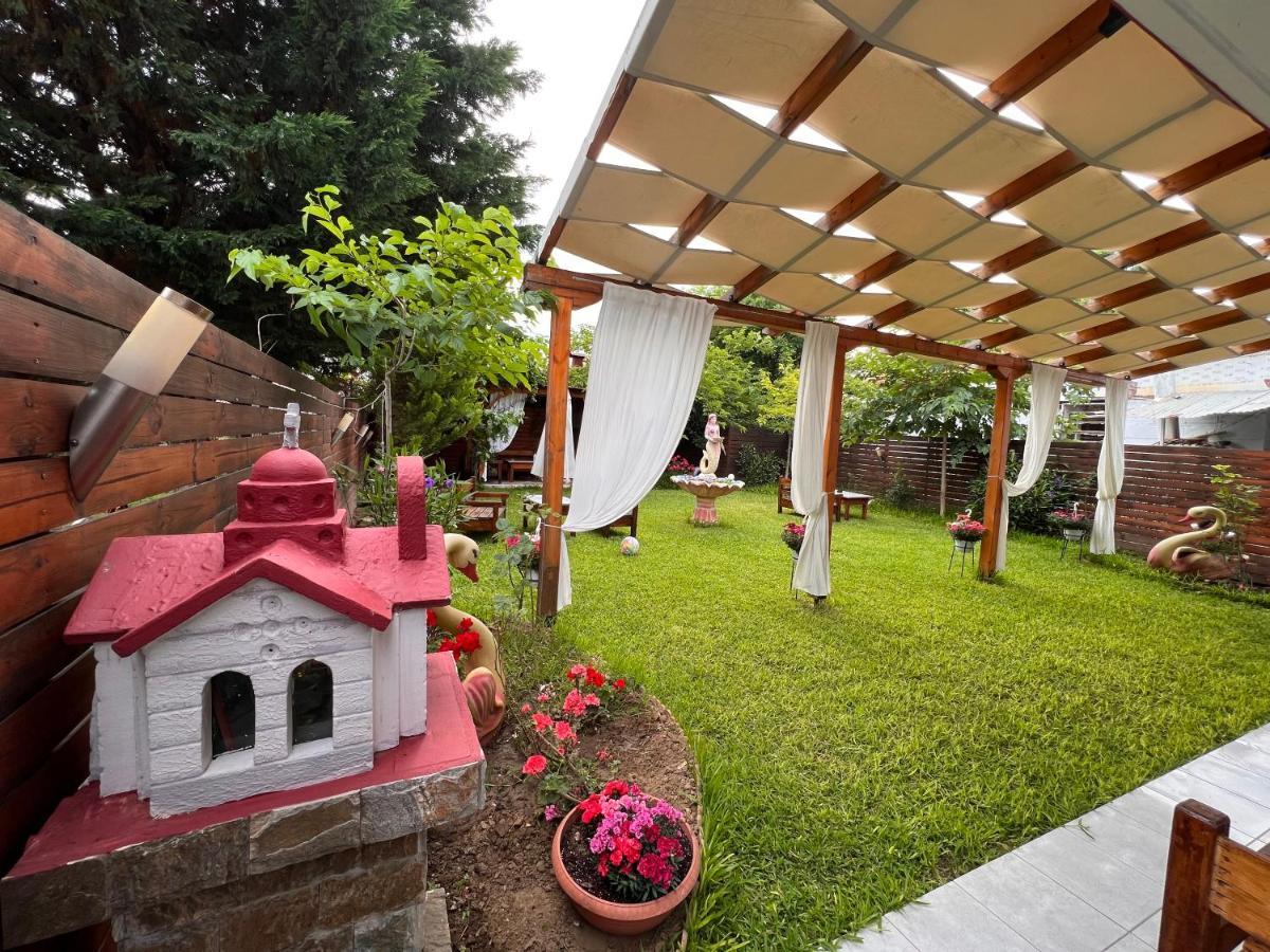 Niriides Rooms Nea Kallikrateia Exterior foto